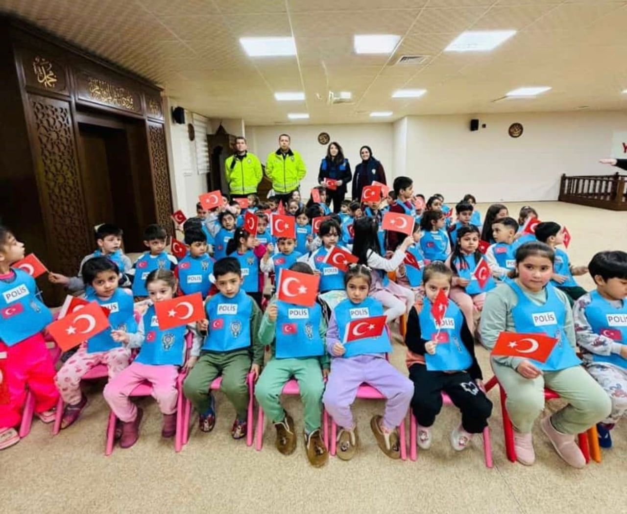 POLİS HAFTASI’NDA PATNOS’TA MİNİKLERE ANLAMLI ZİYARET