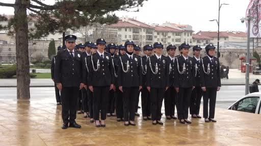 Polis Özel Harekatı'nın helikopterli gösterisi nefes kesti