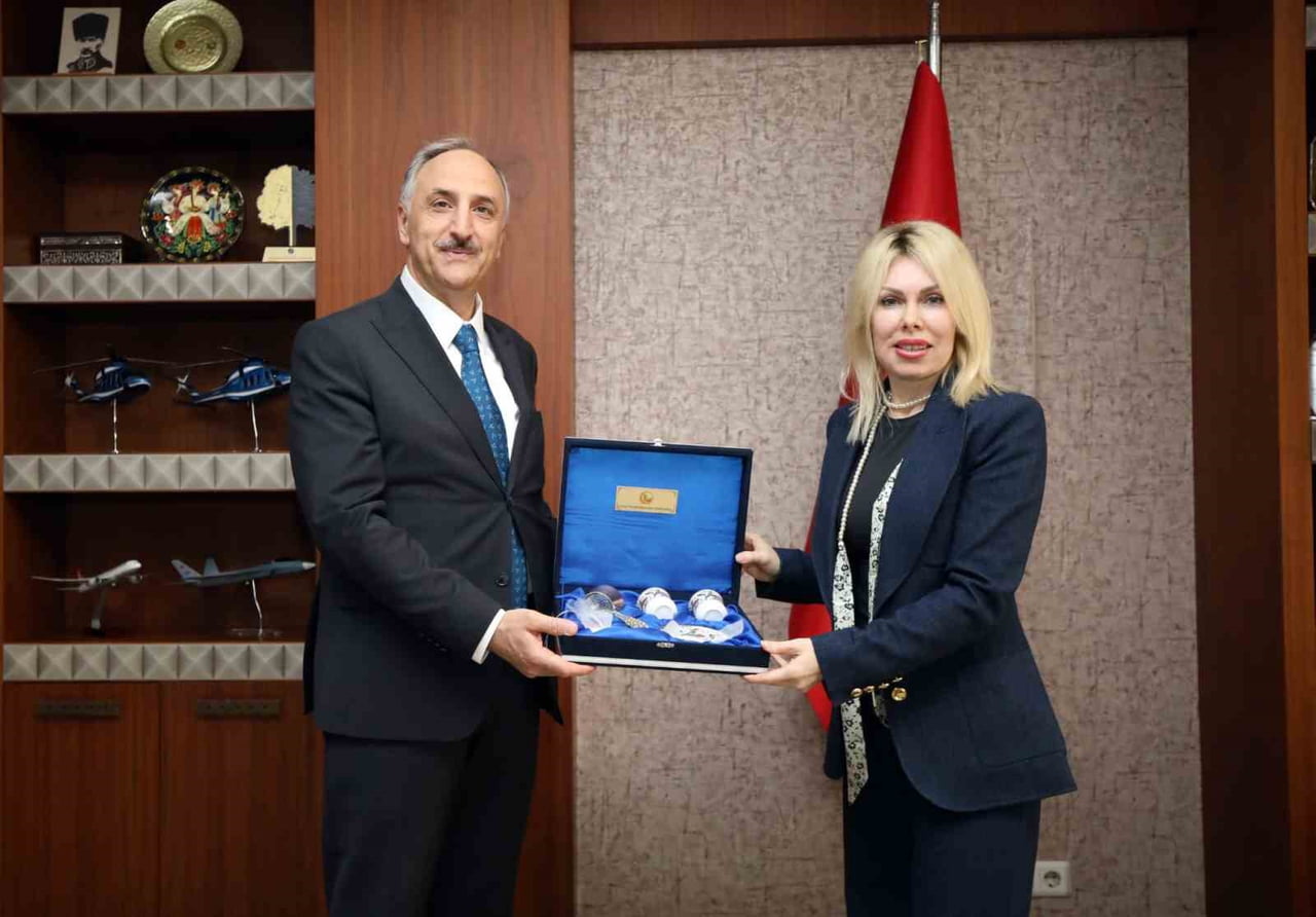 PROF. DR. ÖZLENEN ÖZKAN VE PROF. DR. KASIM YENİGÜN