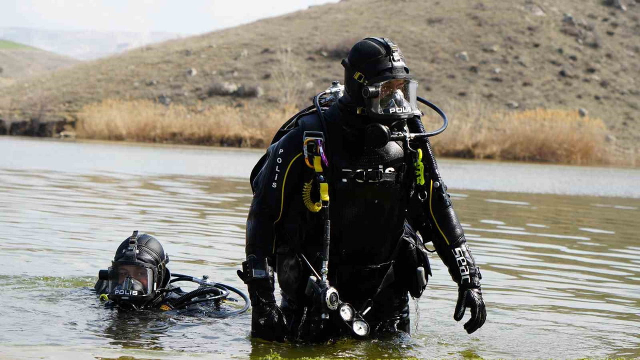 PROFESYONEL YAN HAKEM OLARAK ÜST SEVİYE FUTBOL LİGLERİNDE GÖREV ALAN SEYFETTİN ÜNAL, AYNI ZAMANDA...