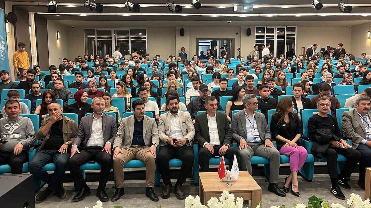 PROGRAMDA KONUŞAN RTÜK BAŞKAN VEKİLİ DR. DENİZ GÜÇER ‘’ HİÇBİR MAZERET BAŞARININ YERİNİ TUTAMAZ....