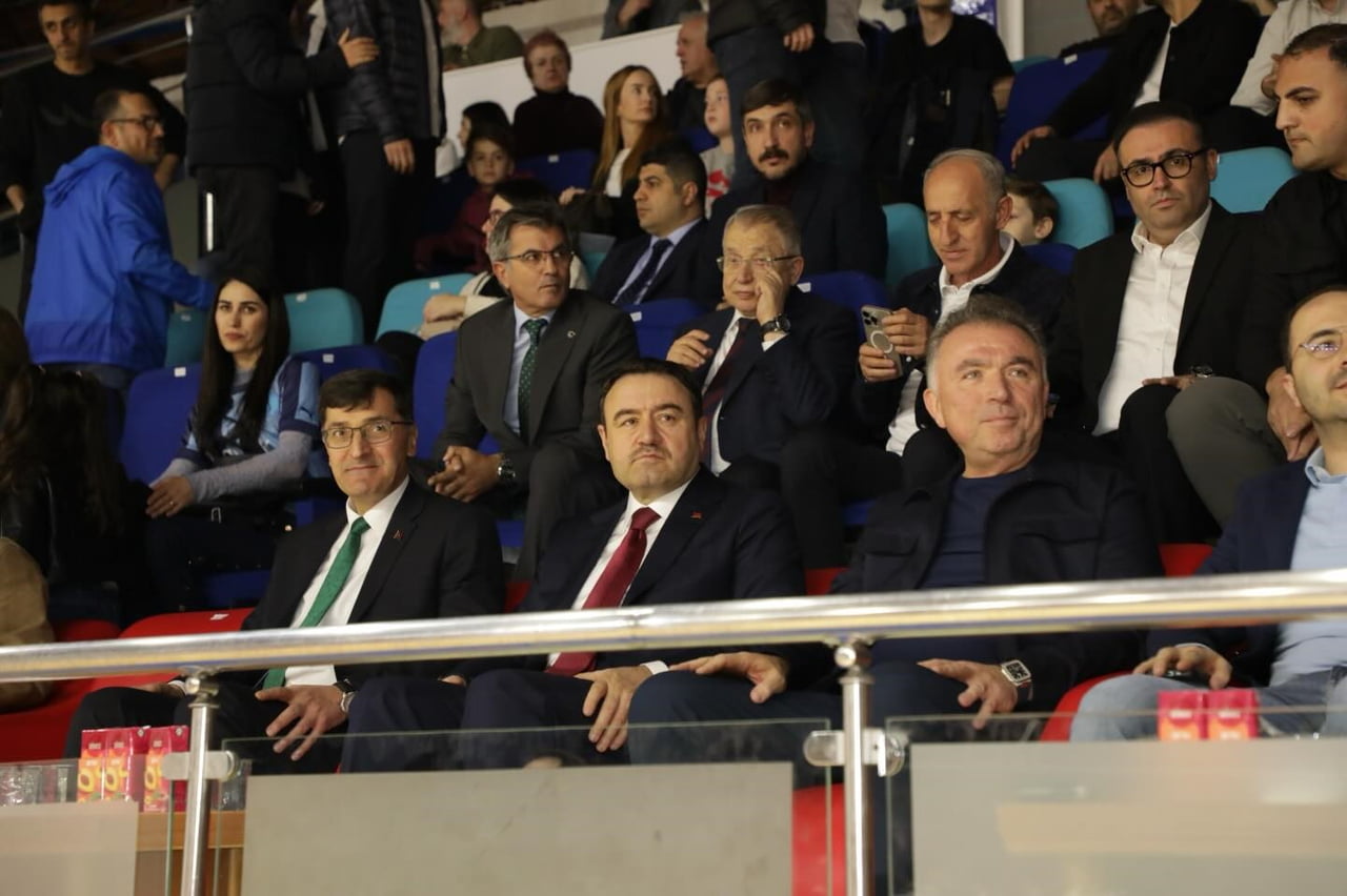 PROTOKOLDEN KÜTAHYA BELEDİYESPOR’A TRİBÜN DESTEĞİ