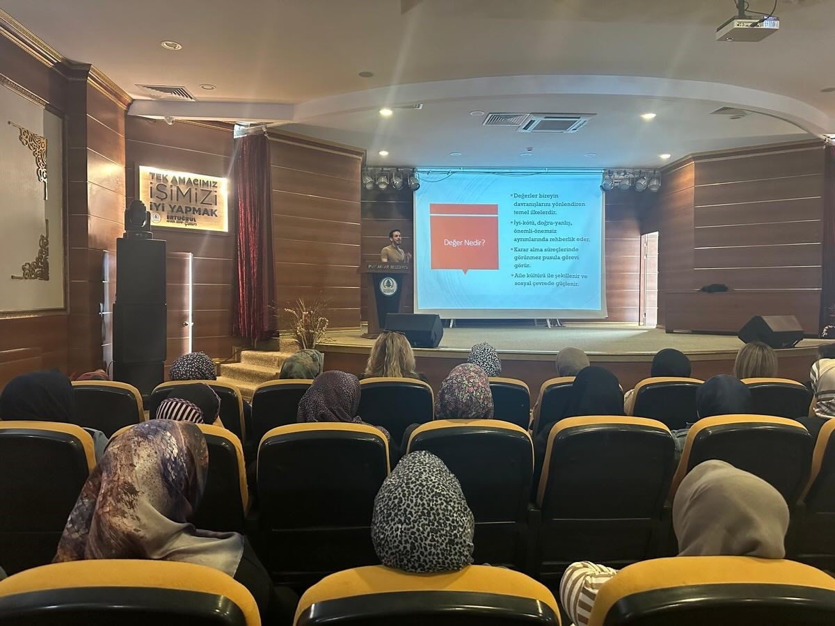 PURSAKLAR BELEDİYESİ’NE BAĞLI GÜLBAHAR HATUN HANIMEVİ’NDE TOPLUMSAL DEĞERLERİN KORUNMASI DİKKAT...