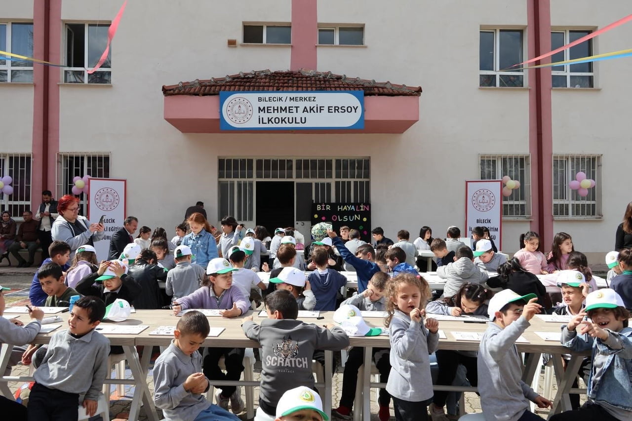 "BİR HAYALİN OLSUN PROJESİ" İLE ÖĞRENCİLER HAYALLERİNİ SERAMİKLERE YANSITTI