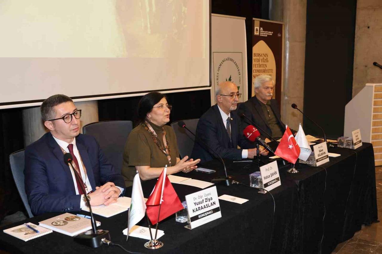 "BURSA’NIN YEDİ YÜZÜ" SEMPOZYUMU KENTİN TARİHİNE IŞIK TUTTU