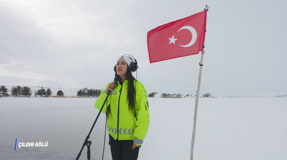"EMNİYET İÇİN ÇAL, HUZUR İÇİN SÖYLE" SLOGANIYLA HAZIRLANAN ÖZEL KLİP, HEM DUYGUSAL HEM DE SANATSAL...