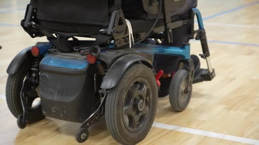 "Engellisiniz" diyenleri evlenerek, "yapamazsınız" diyenleri zeybek oynayarak susturdular