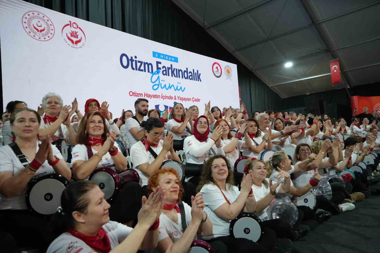 "OTİZM HAYATIN İÇİNDE YAŞAYAN ÇADIR" TEMALI FARKINDALIK ETKİNLİĞİ, CUMHURİYET MEYDANI’NDAKİ ÇADIR...