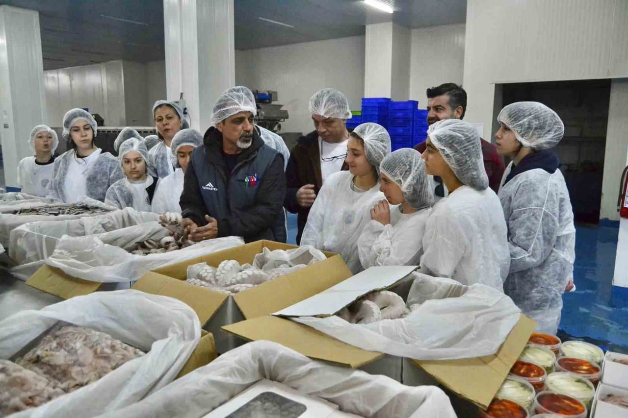 "YENİ NESİL BALIKÇI ÇOCUKLAR" PROJESİNE KATILAN 200 ÇOCUK, TEORİK EĞİTİMLERDEN, BALIK MEZATLARINA...