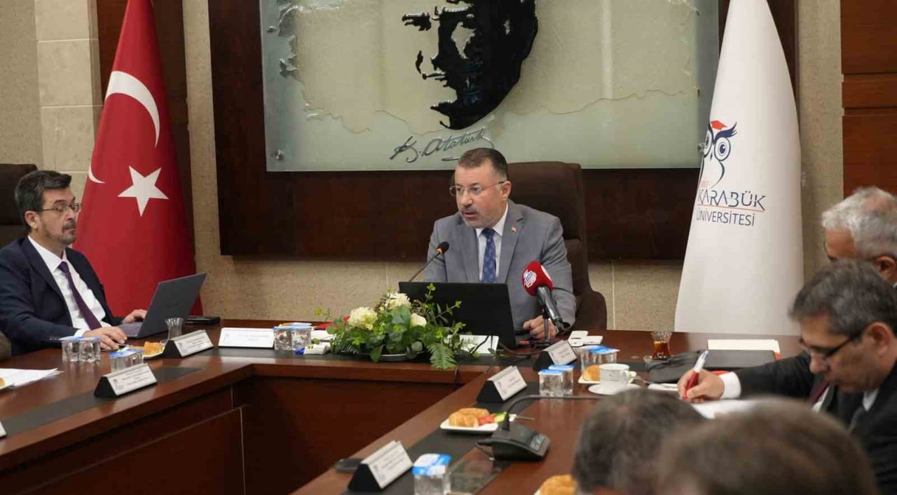 REKTÖR FATİH KIRIŞIK, KURUMSAL AKREDİTASYONUN ÜNİVERSİTE İÇİN ÖNEMLİ BİR EŞİK OLDUĞUNU BELİRTEREK...