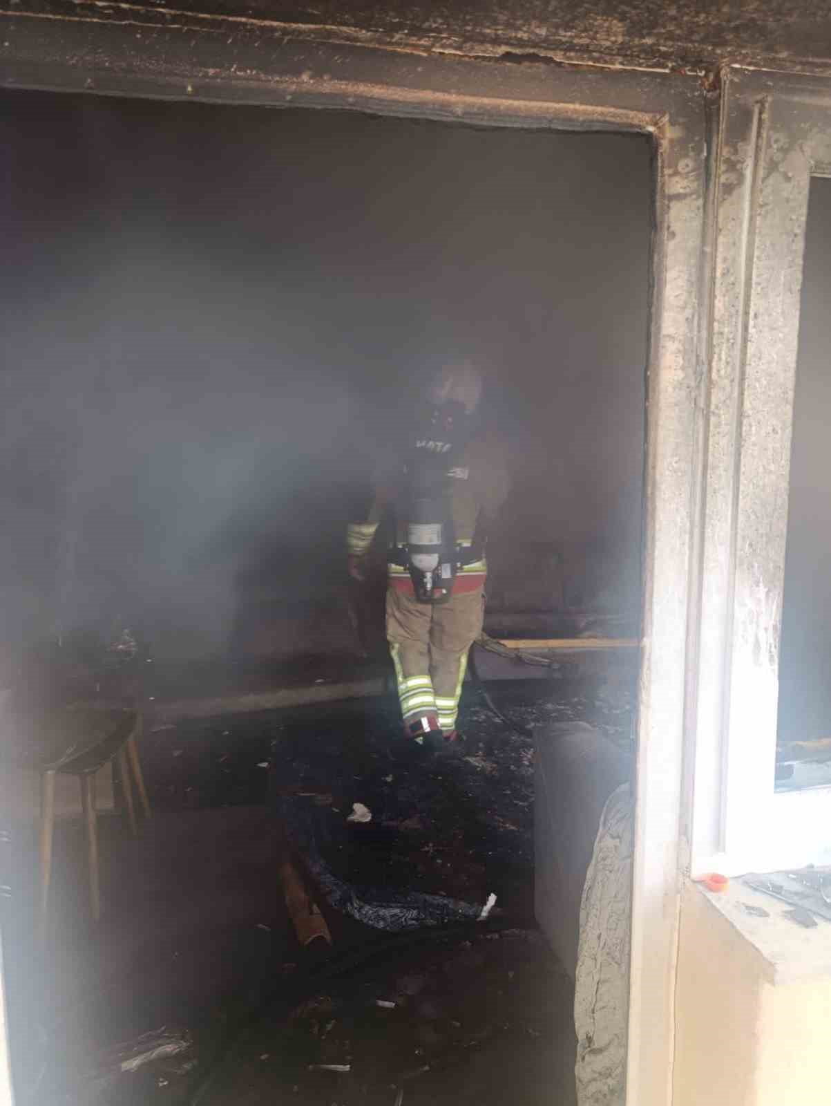 REYHANLI’DA EV YANGINI KONTROL ALTINA ALINDI.