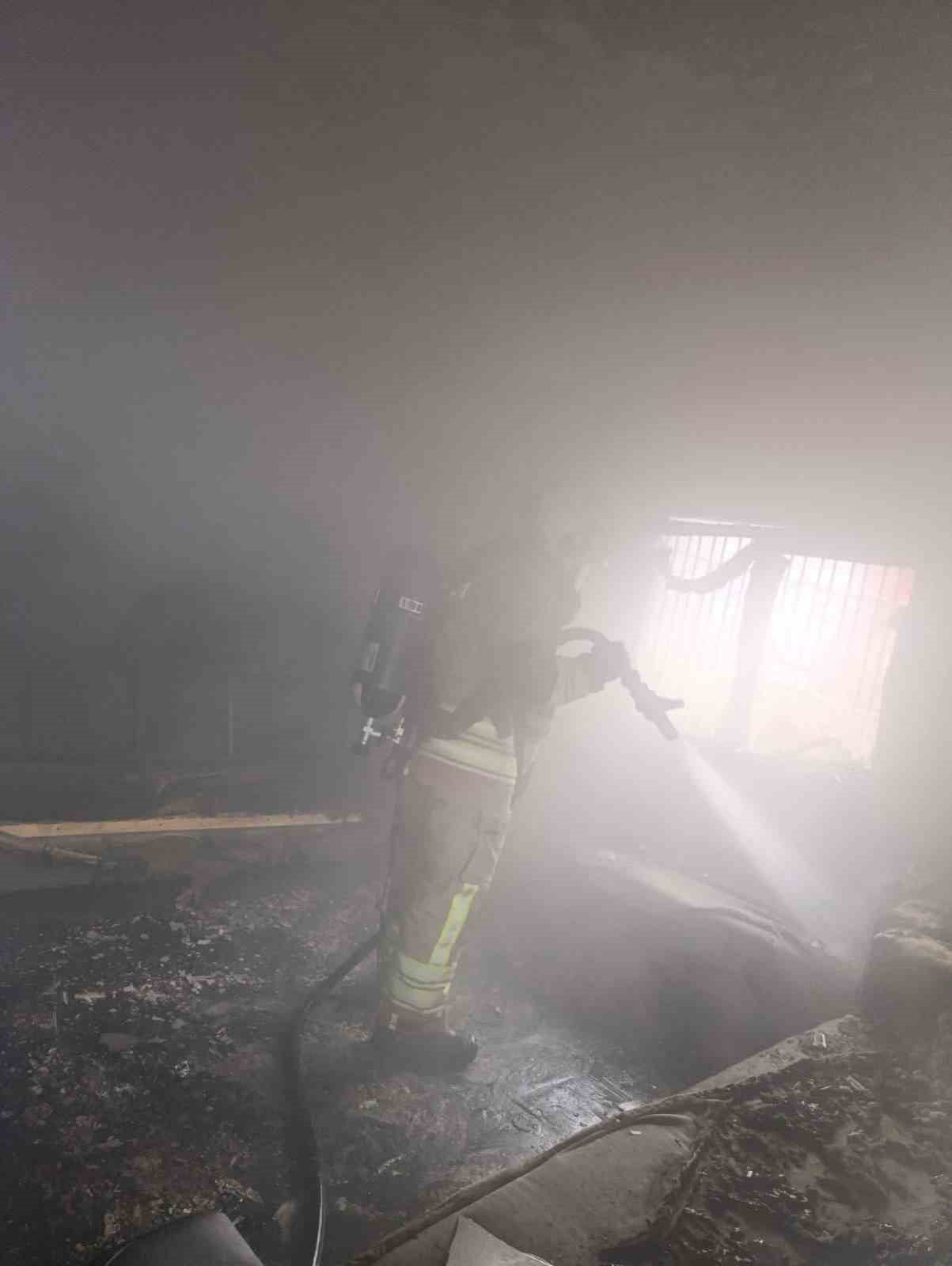 REYHANLI’DA EV YANGINI KONTROL ALTINA ALINDI.