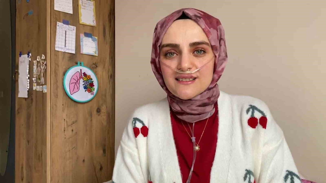 RİZE’DE ÖĞRENİM GÖRDÜĞÜ SIRADA RAHATSIZLANARAK AKCİĞER YETMEZLİĞİ OLDUĞUNU ÖĞRENEN 21 YAŞINDAKİ...