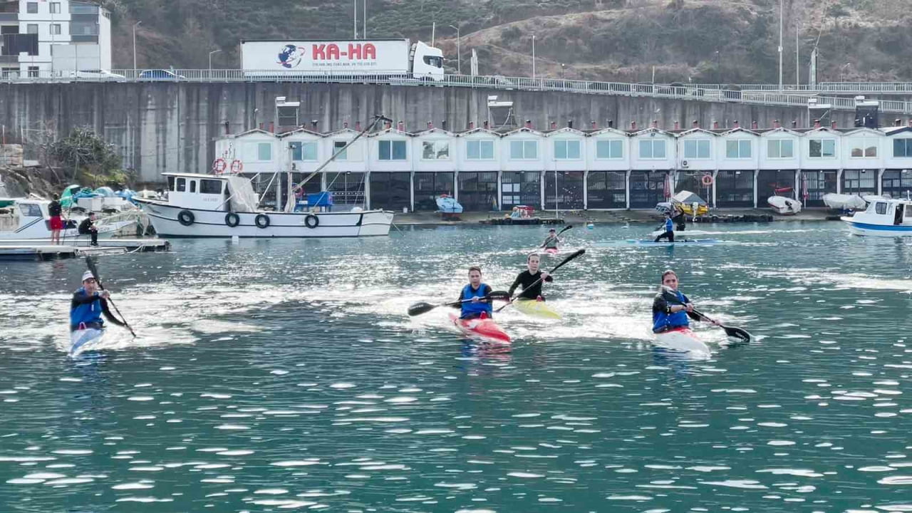 RİZE GENÇLİK VE SPOR KULÜBÜ İLE GÜNDOĞDU SU SPORLARI SPOR KULÜBÜ’NE BAĞLI 26 SPORCU DURGUNSU KANO...