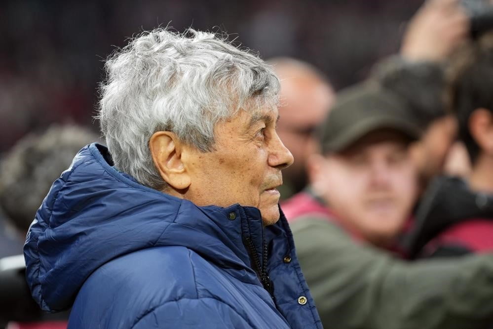 RUMEN TEKNİK DİREKTÖR MİRCEA LUCESCU, KALBİNDEKİ RİTİM BOZUKLUĞU NEDENİYLE TEDAVİ GÖRDÜĞÜ...