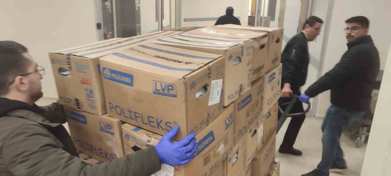 SAĞLIK BAKANI KEMAL MEMİŞOĞLU, "TIBBİ MALZEME VE CİHAZLARLA YÜKLÜ YARDIM TIRLARIMIZ, KOMŞUMUZ...