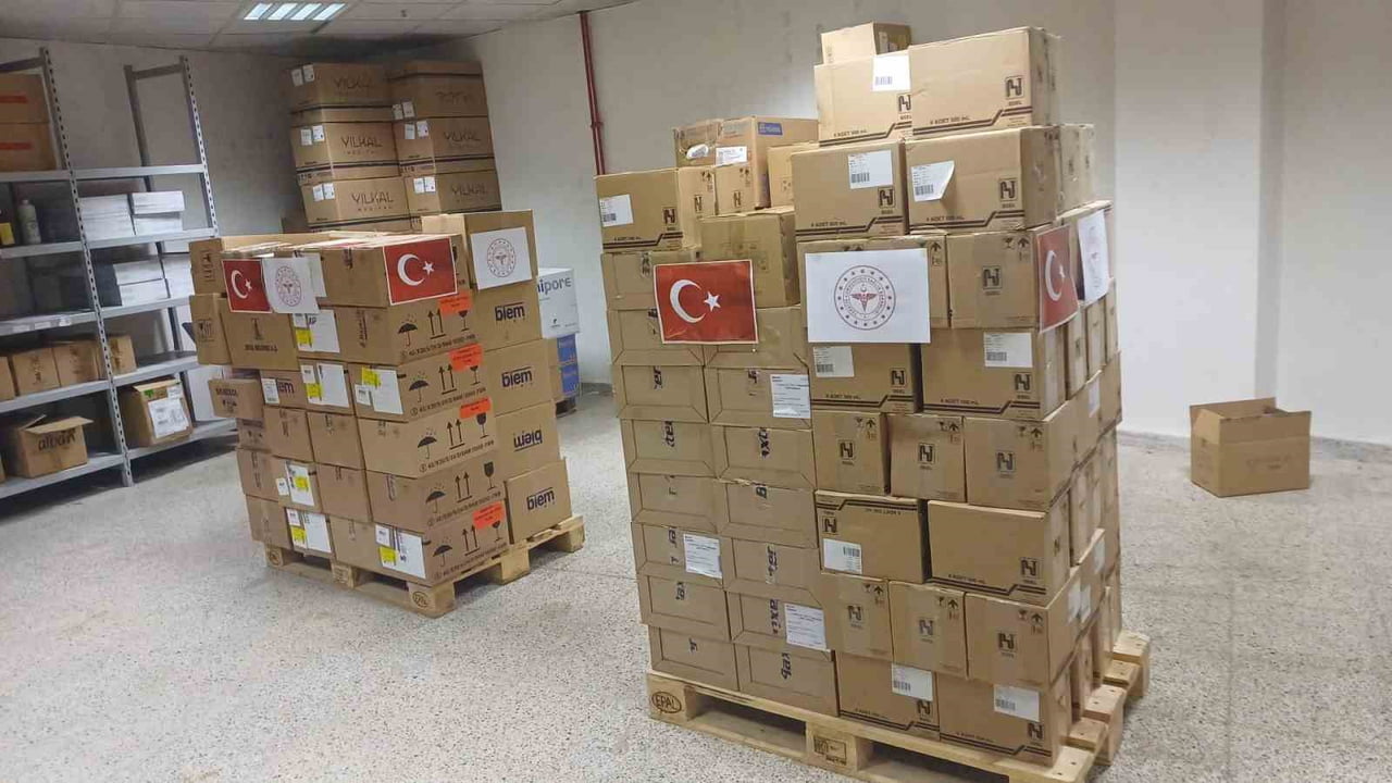SAĞLIK BAKANI KEMAL MEMİŞOĞLU, "TIBBİ MALZEME VE CİHAZLARLA YÜKLÜ YARDIM TIRLARIMIZ, KOMŞUMUZ...