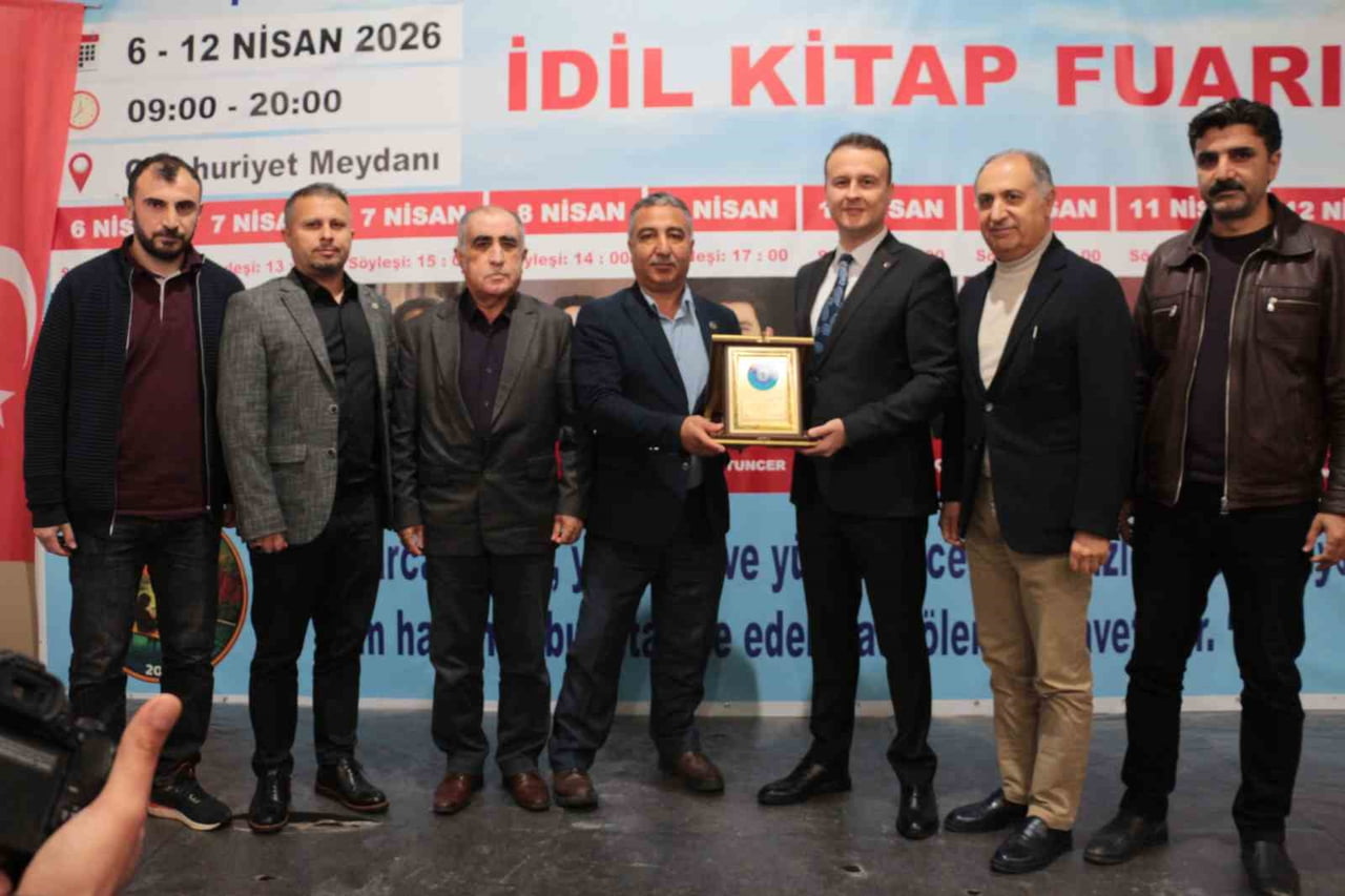 SAĞLIK-SEN ŞIRNAK ŞUBE BAŞKANI SABGATULLAH ANMAL, İDİL İLÇESİNDE DÜZENLENEN KİTAP FUARININ KAPANIŞ...