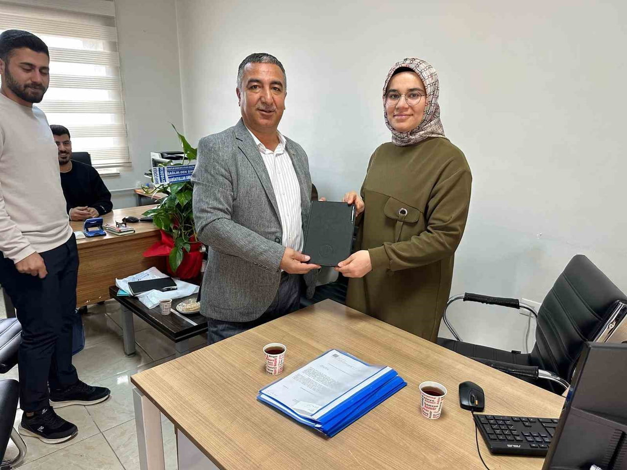 SAĞLIK-SEN ŞIRNAK ŞUBE BAŞKANI SABĞATULLAH ANMAL, YÖNETİM KURULU ÜYELERİ İLE İL SAĞLIK...