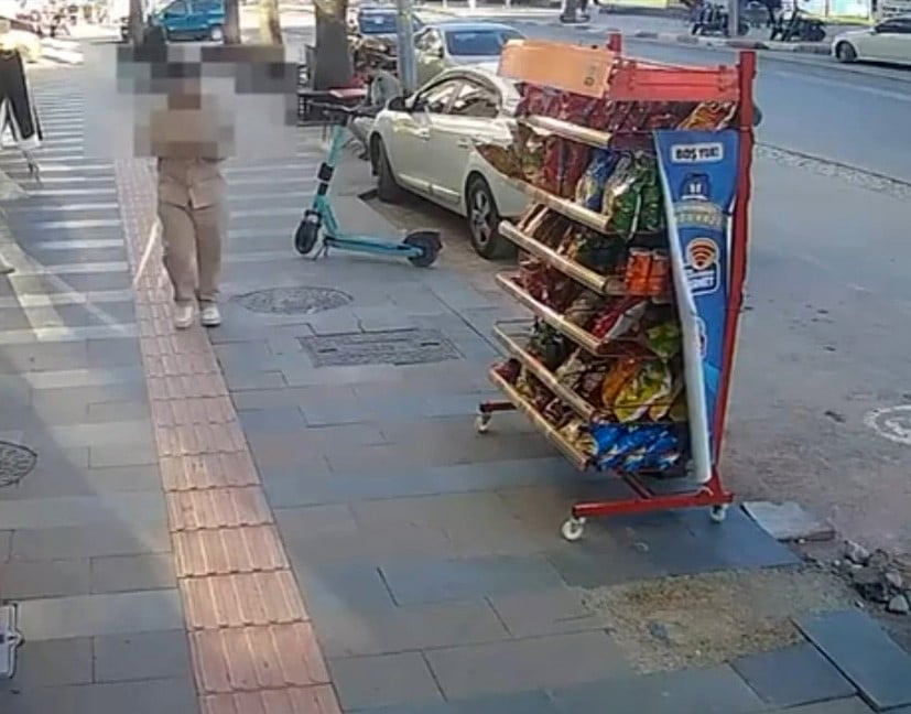 ŞAHIS, GÜVENLİK KAMERASINA YAKALANDI