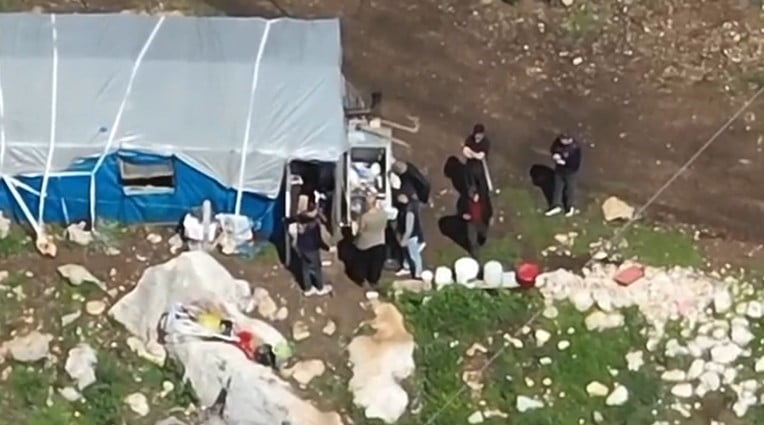 ŞAHSIN KALDIĞI ÇADIRI BELİRLEYEREK OPERASYON İÇİN DÜĞMEYE BASTI. DÜZENLENEN DRON DESTEKLİ...