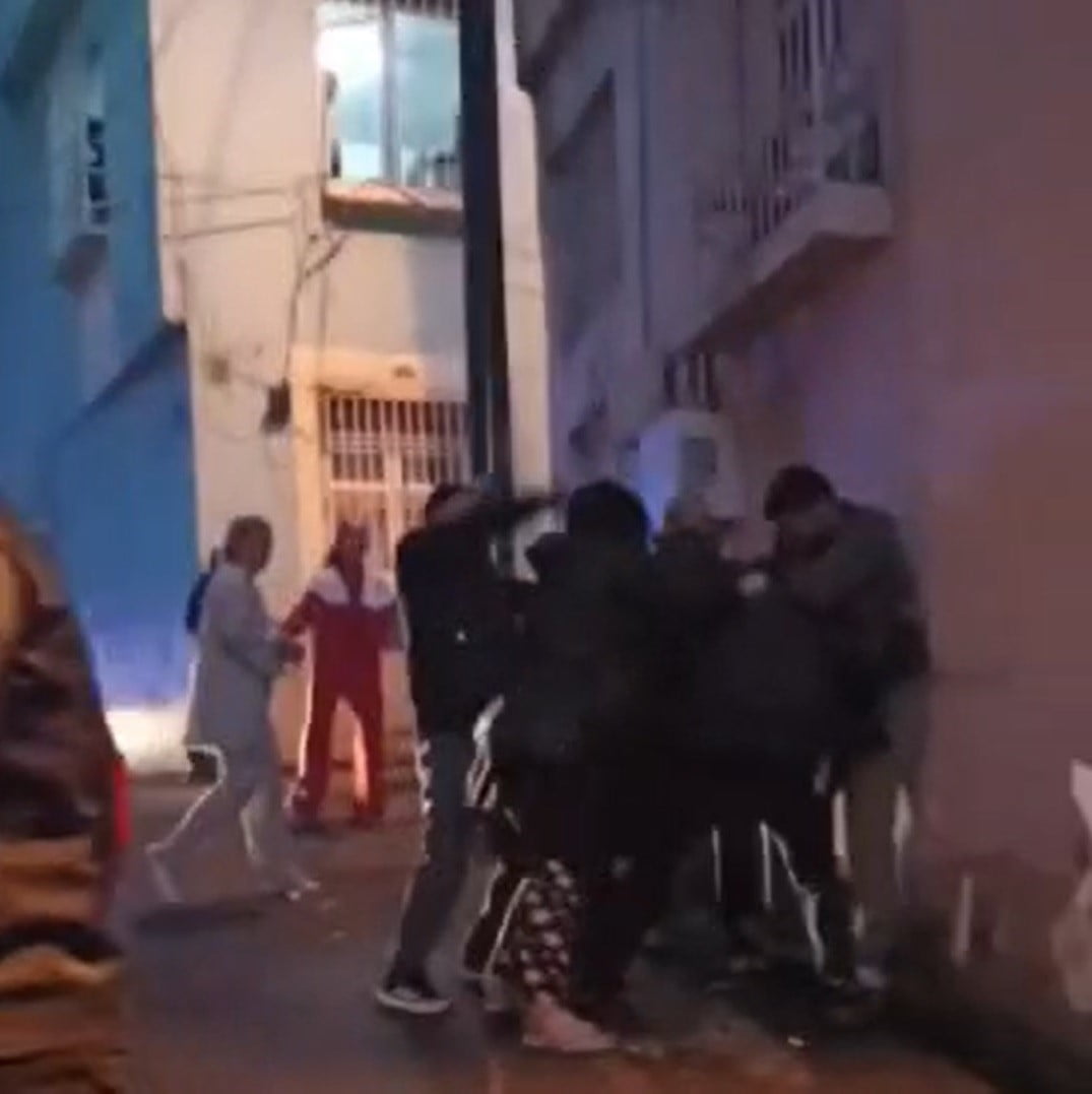 SAHTE İHBARA GİDEN POLİS EKİPLERİNE DAVULLU ZURNALI HALAY SÜRPRİZİ