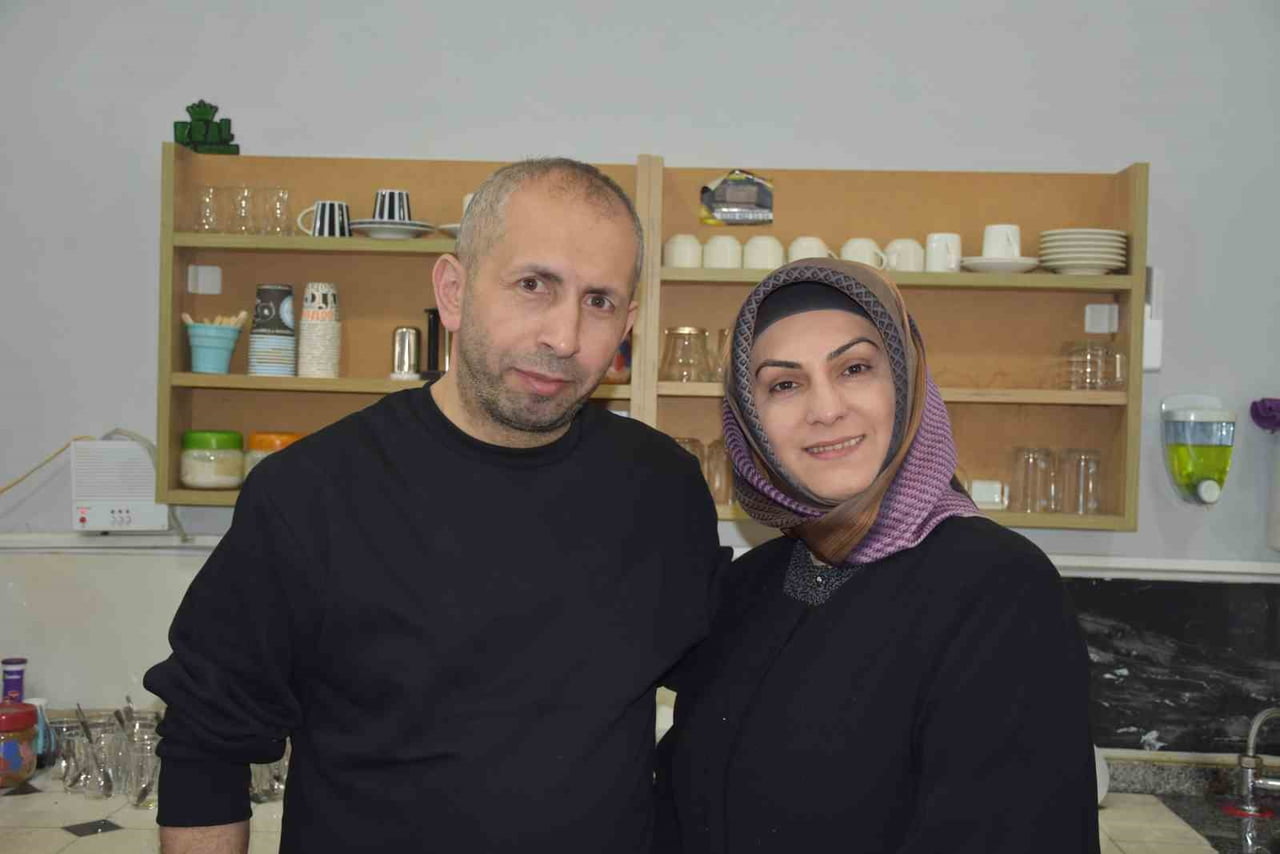 SAKARYA'NIN HENDEK İLÇESİNDE EVLİ BİR ÇİFT, 15 YILDIR BİRLİKTE İŞLETTİKLERİ ÇAY OCAĞINDA UZUN...