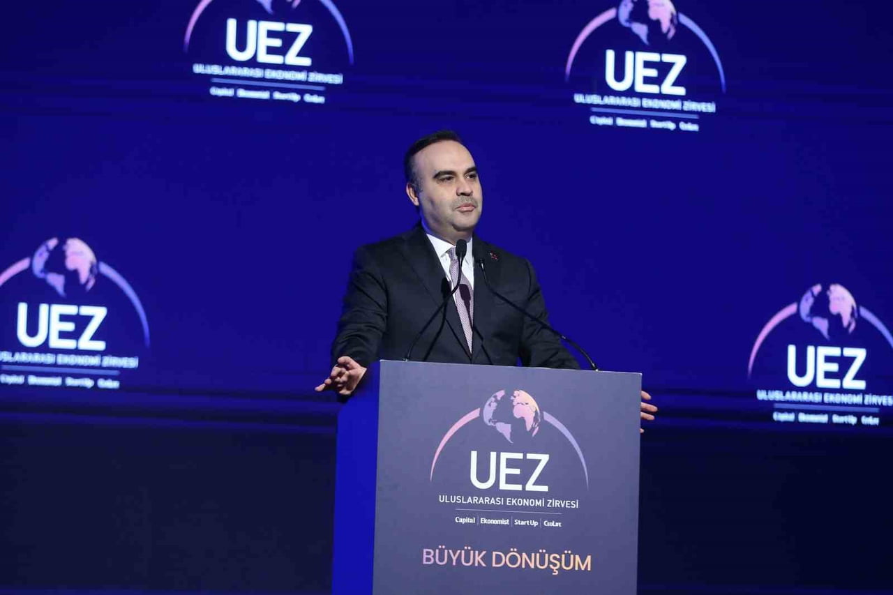 SAKARYA’DA DÜZENLENEN ULUSLARARASI EKONOMİ ZİRVESİ’NE KONUŞMACI OLARAK KATILAN SANAYİ VE TEKNOLOJİ...