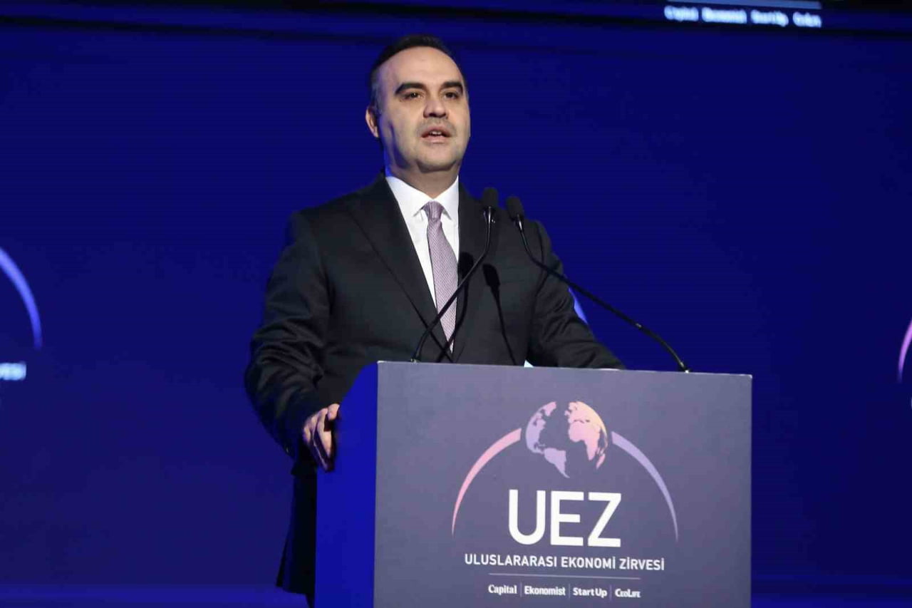 SAKARYA’DA DÜZENLENEN ULUSLARARASI EKONOMİ ZİRVESİ’NE KONUŞMACI OLARAK KATILAN SANAYİ VE TEKNOLOJİ...