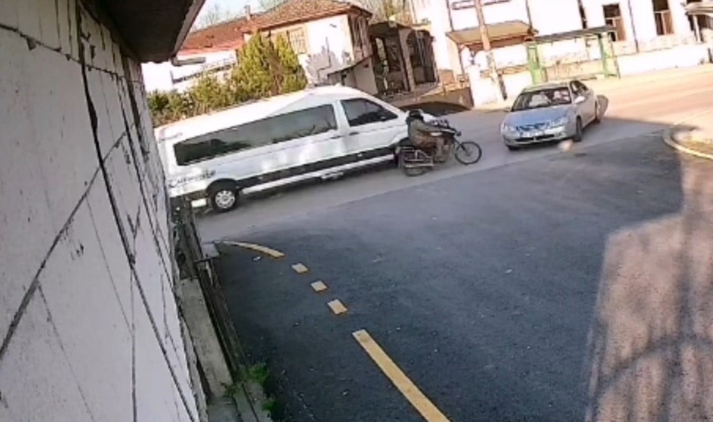 SAKARYA’NIN AKYAZI İLÇESİNDE BİR OTOMOBİL İLE MOTOSİKLETİN ÇARPIŞTIĞI TRAFİK KAZASINDA 1 KİŞİ...