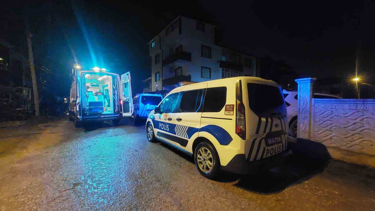 SAKARYA’NIN AKYAZI İLÇESİNDE YAŞAYAN 65 YAŞINDAKİ 3 ÇOCUK BABASI, EŞYA ALMAK İÇİN EVE GELEN OĞLU...