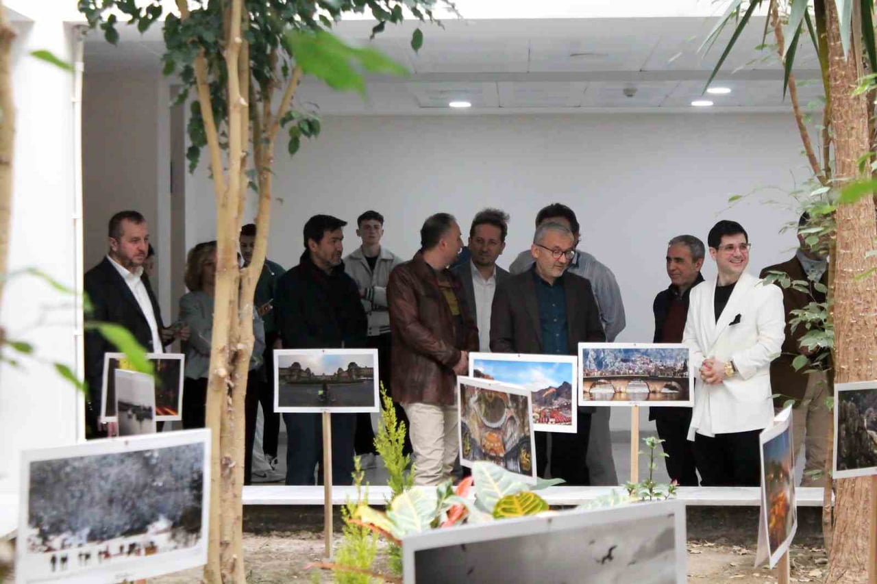 SAKARYA UYGULAMALI BİLİMLER ÜNİVERSİTESİ AKADEMİSYENİ VE FOTOĞRAF SANATÇISI ÖĞRETİM GÖREVLİSİ...