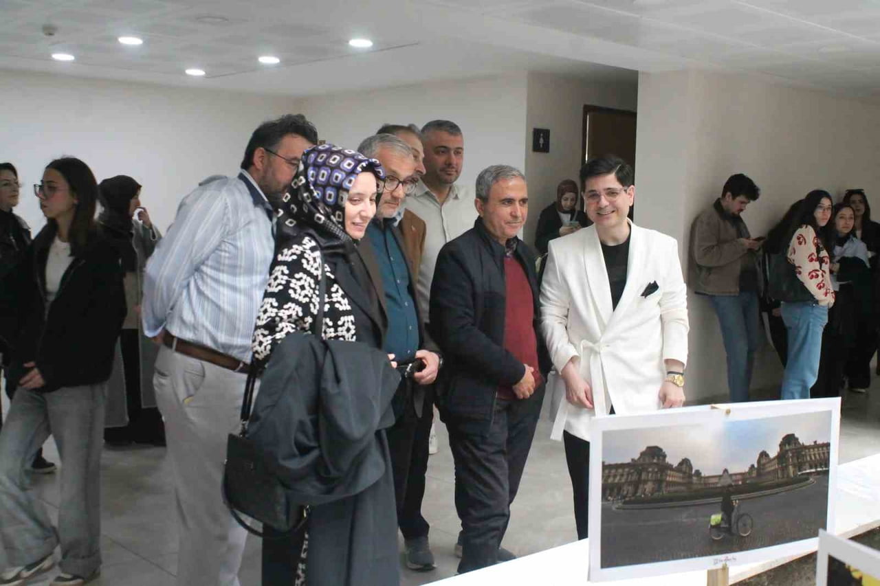 SAKARYA UYGULAMALI BİLİMLER ÜNİVERSİTESİ AKADEMİSYENİ VE FOTOĞRAF SANATÇISI ÖĞRETİM GÖREVLİSİ...