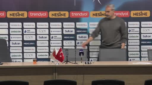 Sakaryaspor Teknik Direktörü Mustafa Dalcı, Ümraniyespor mağlubiyeti sonrası fazla yorumda...