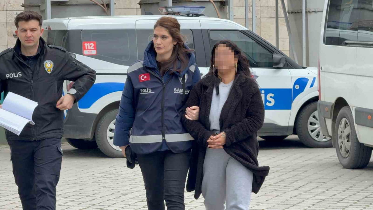 SAMSUN'DA BİR İLKOKULDA GÖREVLİ ÖĞRETMENE DERS SIRASINDA SINIFA GİREREK  HAKARET, TEHDİT VE...