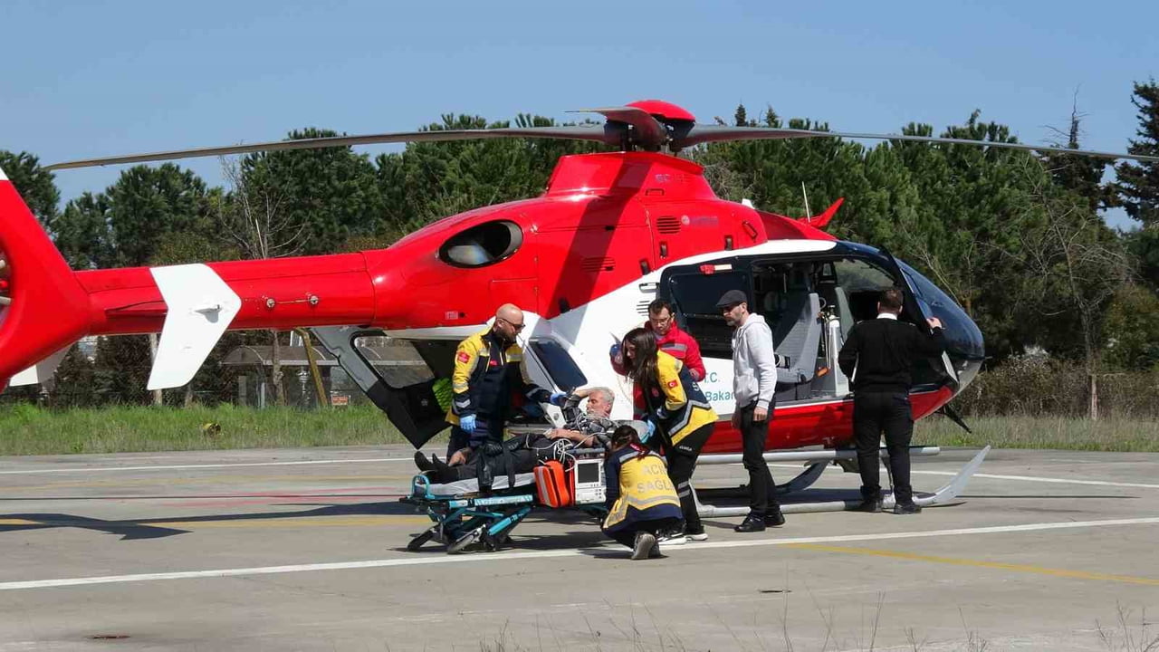 SAMSUN'UN ASARCIK İLÇESİNDE KALP KRİZİ GEÇİREN BİR KİŞİ AMBULANS HELİKOPTERLE SAMSUN'A SEVK...