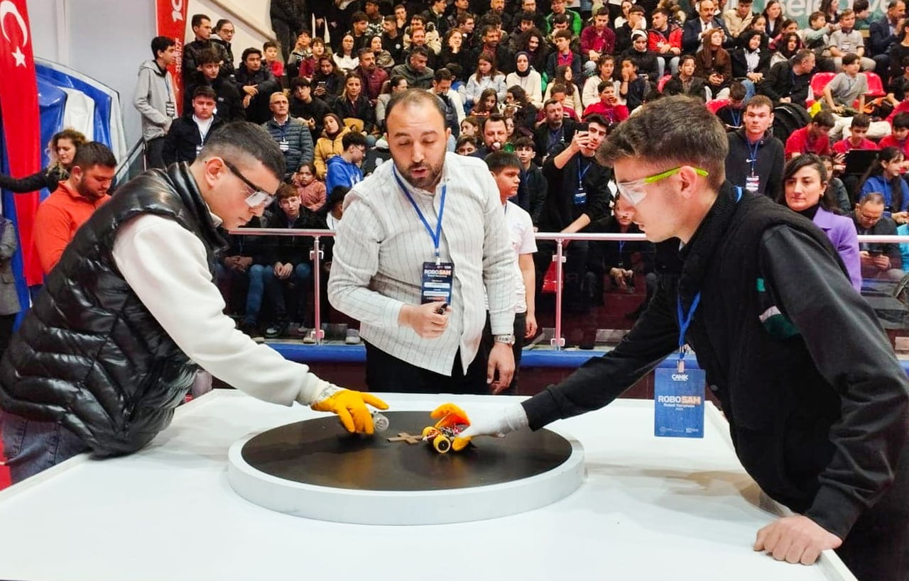 SAMSUN CANİK BELEDİYESİ'NİN BU YIL İKİNCİSİNİ DÜZENLEYECEĞİ ROBOSAM ROBOT YARIŞMASI'NDA...