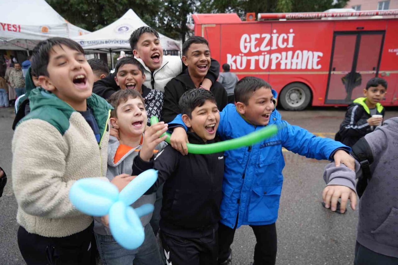 SAMSUN’DA 8 NİSAN ROMANLAR GÜNÜ ETKİNLİKLERİ NEŞELİ GÖRÜNTÜLERE SAHNE OLDU.
