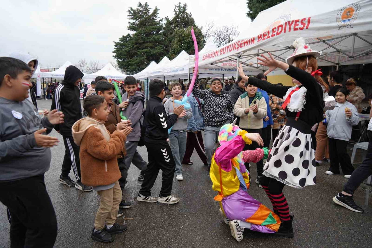 SAMSUN’DA 8 NİSAN ROMANLAR GÜNÜ ETKİNLİKLERİ NEŞELİ GÖRÜNTÜLERE SAHNE OLDU.