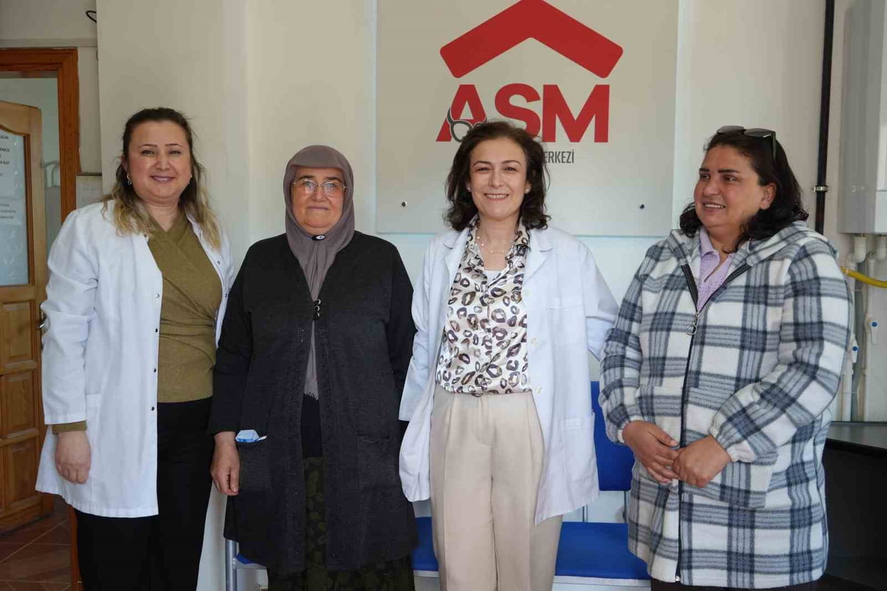 SAMSUN’DA BİR AİLE SAĞLIĞI MERKEZİNDE GÖREV YAPAN EBE BEHİCE BASTEM (41), 3 BİN KİŞİYİ ARAYARAK...