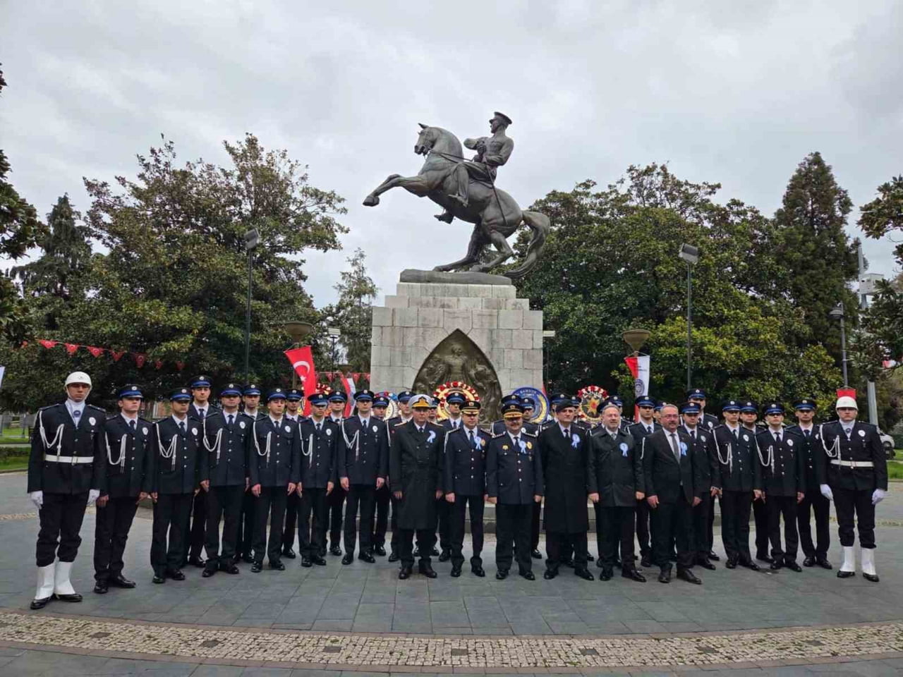 SAMSUN’DA EMNİYET TEŞKİLATI’NIN 181. YILI DOLAYISIYLA TÖRENLER DÜZENLENDİ, ŞEHİTLER DUALARLA...