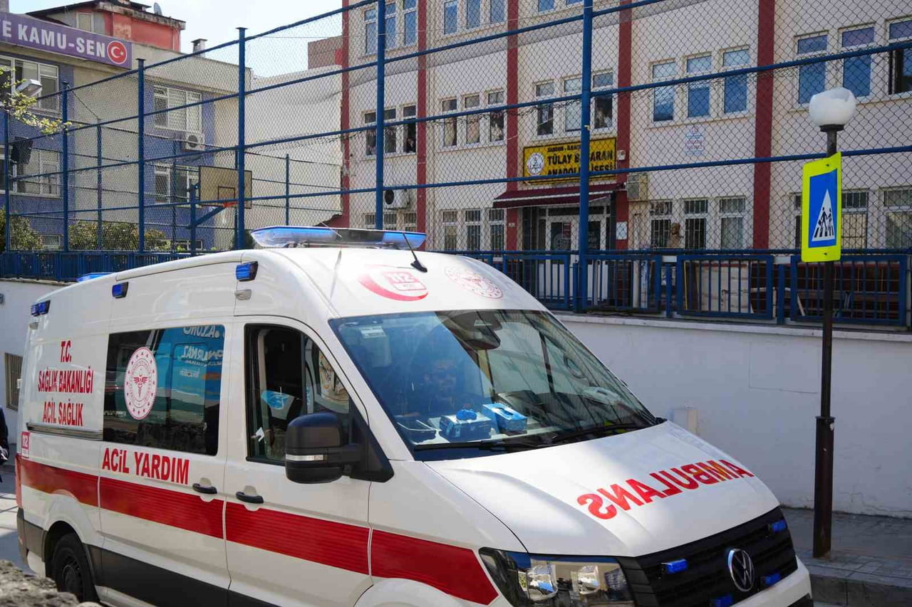 SAMSUN’DA OKUL ÖNÜNDE MEYDANA GELEN SİLAHLI SALDIRIDA 2 KİŞİ YARALANDI. ALACAK VERECEK...