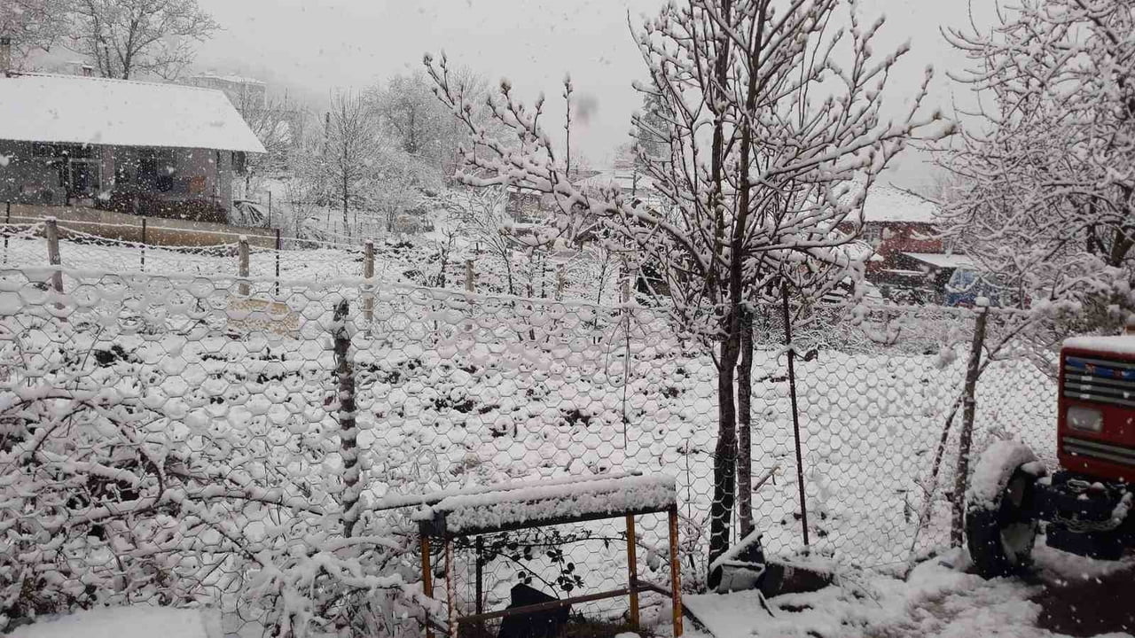 SAMSUN (İHA)-  SAMSUN’UN KAVAK İLÇESİNDE GÜN BOYUNCA ETKİLİ OLAN YAĞMUR, AKŞAM SAATLERİNE DOĞRU...