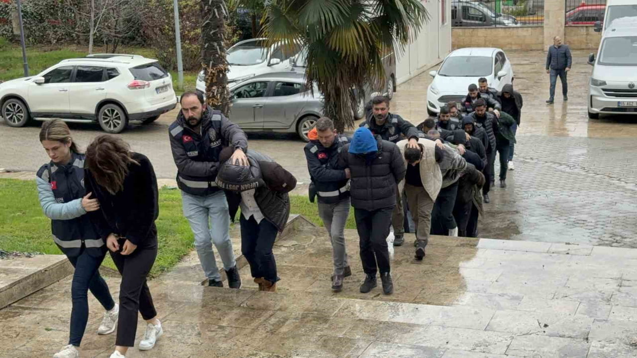 SAMSUN MERKEZLİ 13 İLDE DÜZENLENEN EŞ ZAMANLI OPERASYONDA ARAÇLARIN ŞASE BİLGİLERİNİ DEĞİŞTİREREK...