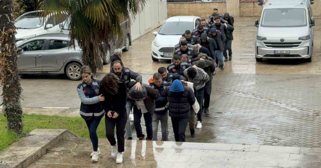 SAMSUN MERKEZLİ 13 İLDE DÜZENLENEN EŞ ZAMANLI OPERASYONDA ARAÇLARIN ŞASE BİLGİLERİNİ DEĞİŞTİREREK...