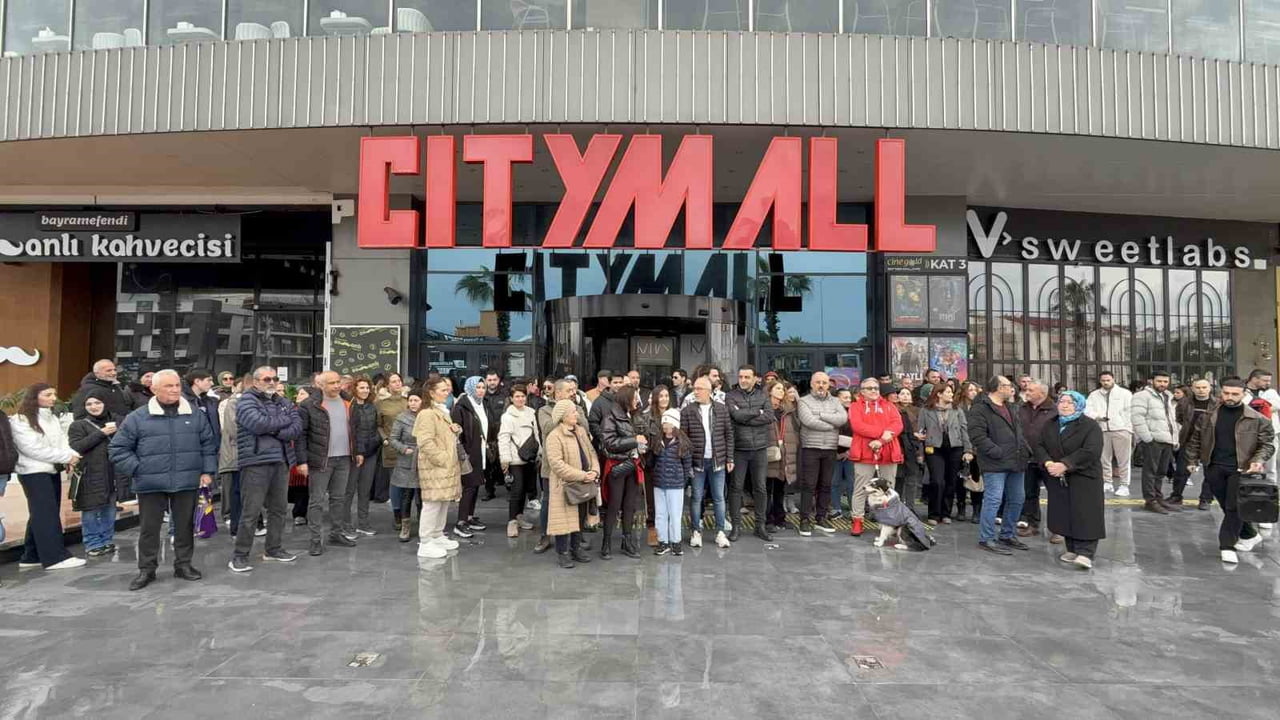 SAMSUN’UN ATAKUM İLÇESİNDE RUHSATSIZ OLDUĞU GEREKÇESİYLE MÜHÜRLENEN CİTYMALL AVM’NİN YENİDEN...