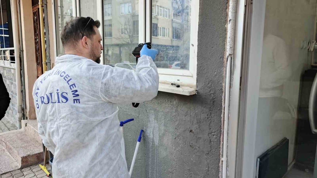 SAMSUN’UN BAFRA İLÇESİNDE İKİ GENÇ ARASINDA “KIZ MESELESİ” NEDENİYLE ÇIKAN KAVGADA 1 KİŞİ...