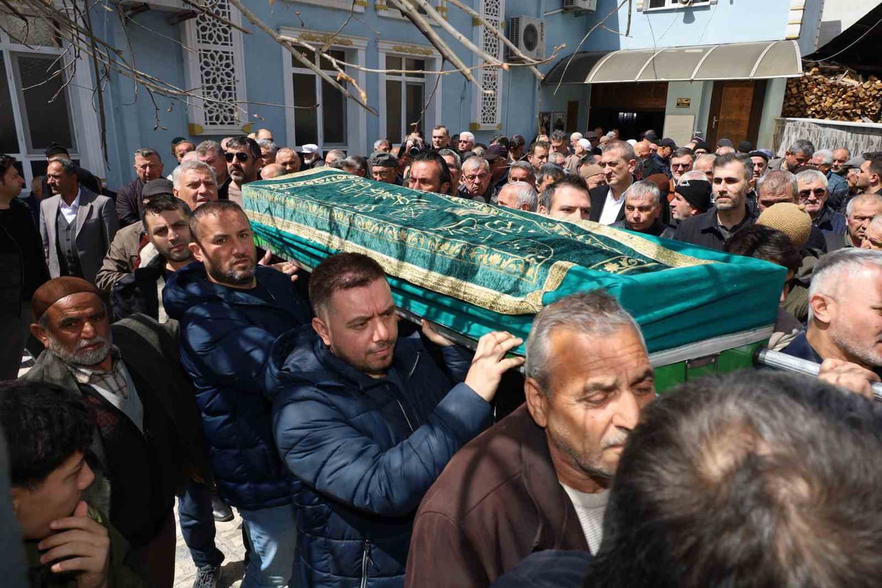 SAMSUN’UN BAFRA İLÇESİNDE, KARDEŞİNİN CENAZESİNİ KARŞILAMAYA HAZIRLANIRKEN HAYATINI KAYBEDEN 62...