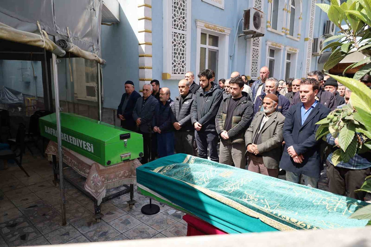 SAMSUN’UN BAFRA İLÇESİNDE, KARDEŞİNİN CENAZESİNİ KARŞILAMAYA HAZIRLANIRKEN HAYATINI KAYBEDEN 62...