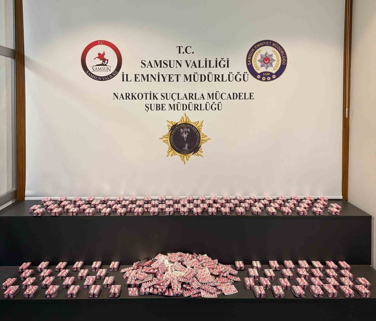 SAMSUN’UN İLKADIM İLÇESİNDE DÜZENLENEN UYUŞTURUCU OPERASYONUNDA 15 BİN 750 ADET UYUŞTURUCU HAP ELE...